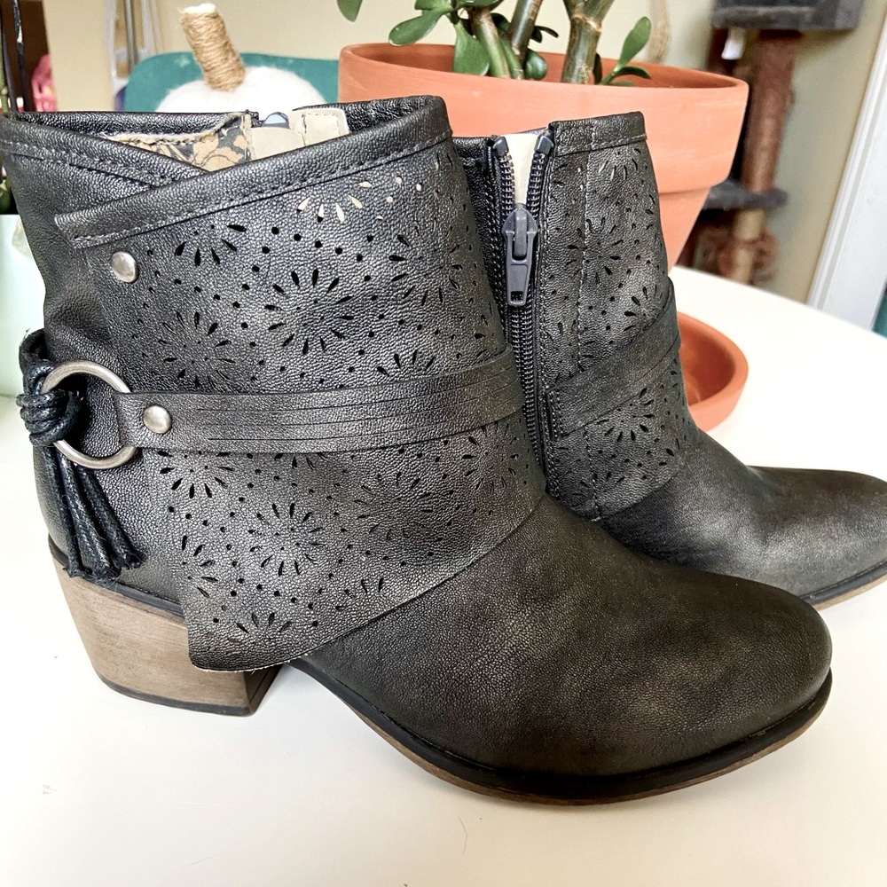 Taxi boots